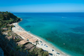 Отель Stromboli Beach Tropea  Санта Доменика